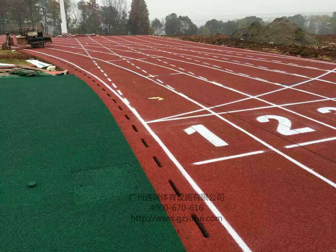 全塑型自结纹塑胶跑道特性-速瑞体育
