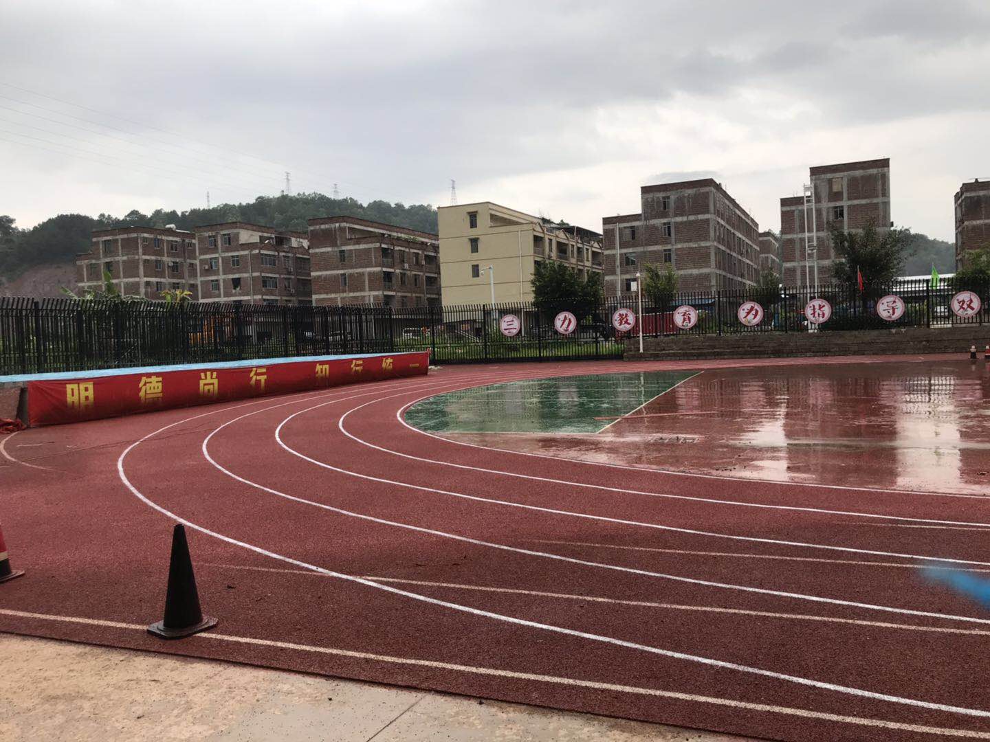 广西梧州透气型跑道丙烯酸篮球场